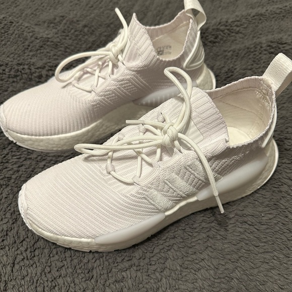 womans tennis shoes - Picture 5 of 5